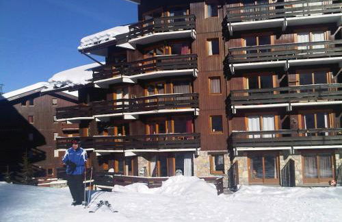 Ski in and Out 2-Bed Apartment in Meribel - Foto 1