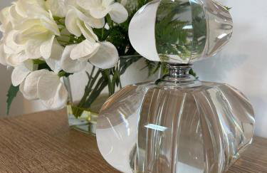 Uxbridge-Modern 2 bed Apt with Lift & Parking - Photo 18