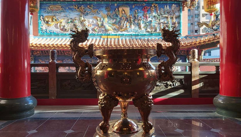 Templo al anochecer en Taipéi