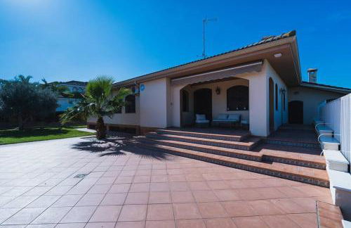 Precioso chalet con piscina y pista de padel - Photo 50