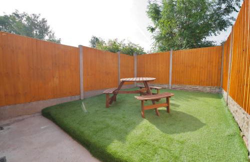 Hastings Manor - Free Netflix, Parking, WiFi & Private Garden - Foto 24