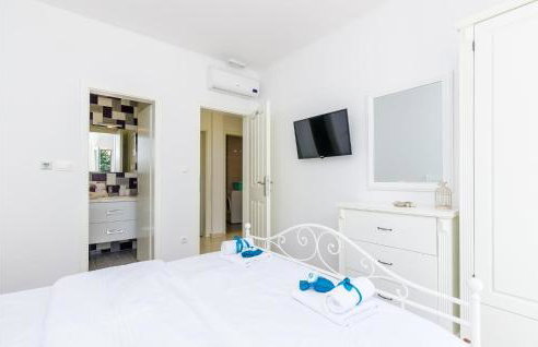 Beautiful Home In Gromaca With Wifi - Photo 42