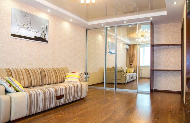 Apartment on Okeanskiy prospect 101 - Photo 1