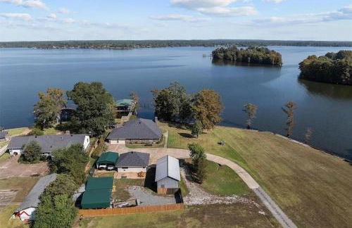 Lakefront 3BR Retreat - Pier, RV, Family-Friendly - Foto 11