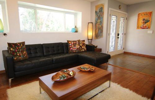 Artistic Resort Like Home with Pool - Photo 7