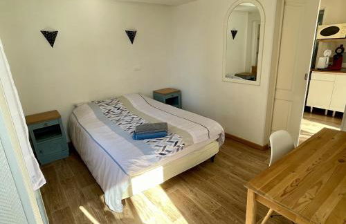 S19 Parking 1 chambre 1 à 2 personnes, facile d'acces A77, Nevers Magny Cours - Foto 11