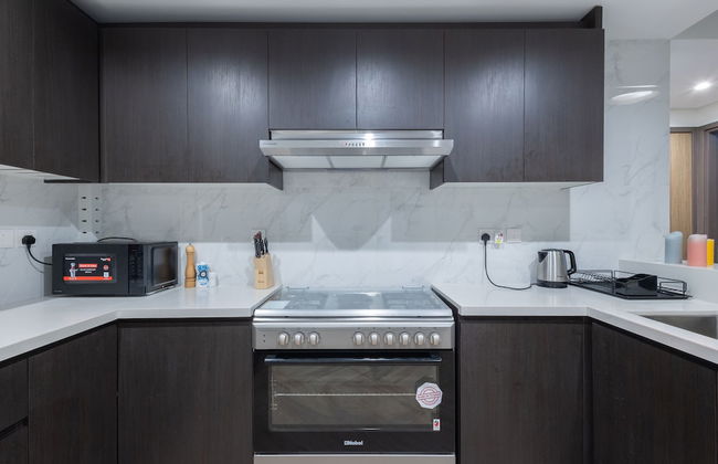 SuperHost - Chic Modern 1BR Apt Retreat with City View - Photo 12