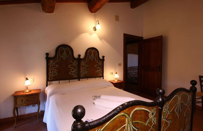 Umbria's Poolside Charm - Photo 3