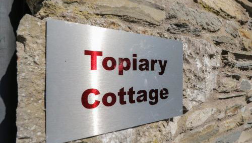 Topiary Cottage - Photo 2