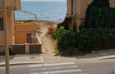 Fronte mare con grande terrazzo spiaggia sotto casa - WiFi - Photo 21