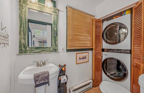 River Time Cabin - Riverfront, Hot Tub, Screen Porch, Fishing, Games, View, 3 King Beds - Photo 47