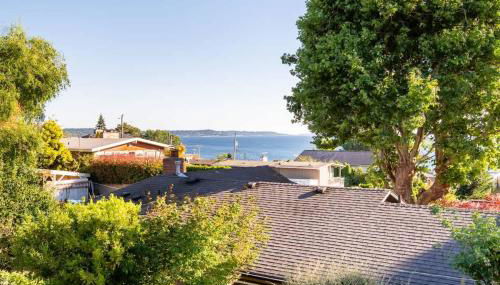 Orca Haven - 2BR with Scenic Views in Richmond Beach - Photo 4