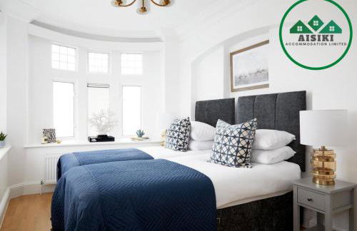 Aisiki Stays Apartments at North Finchley, 3-Bedroom & 2-Bathroom, Pet Friendly Flat, King or Twin Beds with Free WiFi - Foto 4