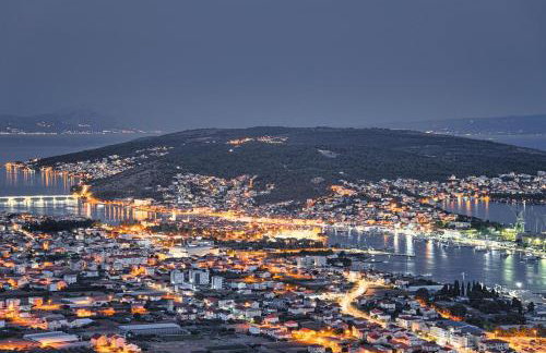 Villa Mendula Trogir - Luxury villa by the beach - heated pool - lush green garden - Photo 108
