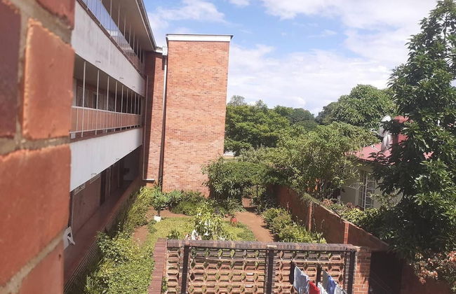 Spacious Executive Holiday Apartment In Bulawayo - Photo 20