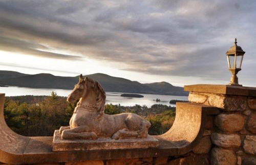 HIGHLANDS CASTLE overlooking Lake George plus 2 other CASTLES & SUITES - Foto 6