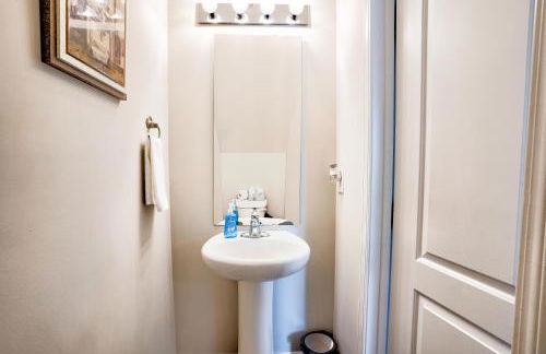 Kannapolis Elegant Townhouse - Pet Friendly - Photo 32