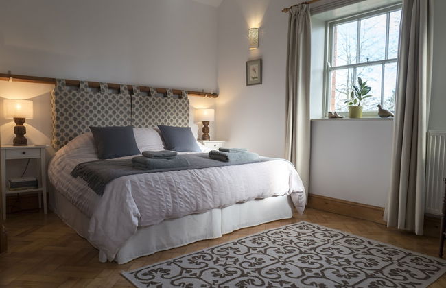 Courtyard Cottage - Photo 2