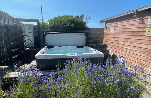 Baywatch Mawgan Porth Spacious Home sleeps 9, Games room, Parking & Garden - Foto 4