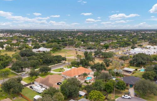 Valley Getaway! Pool House - Photo 11