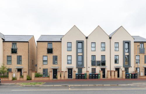 4 Bedroom House By Humming Nest Short Lets & Serviced Accommodation Milton Keynes With Free WiFi & Parking - Foto 21