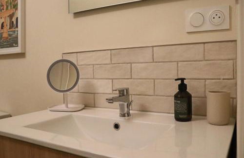 La Grande Bourgade-Authentique Maison en Pierre avec Terrasse Climatisation au Cœur d'Uzès - Foto 20