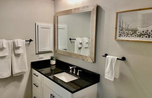 Secluded Hill Country Getaway with Spa and Sauna - Foto 11