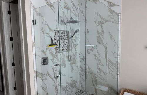 Brand New Luxury 4 bedroom heated pool home - Foto 22