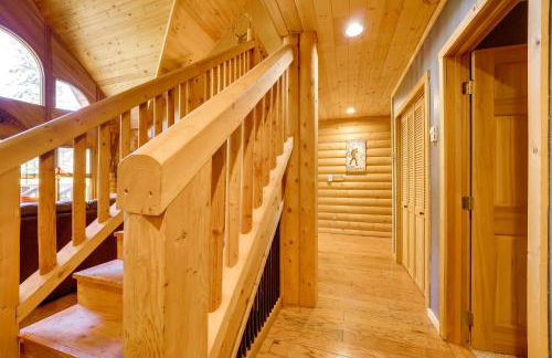 Spacious Packwood Cabin with Hot Tub - Near River - Foto 16