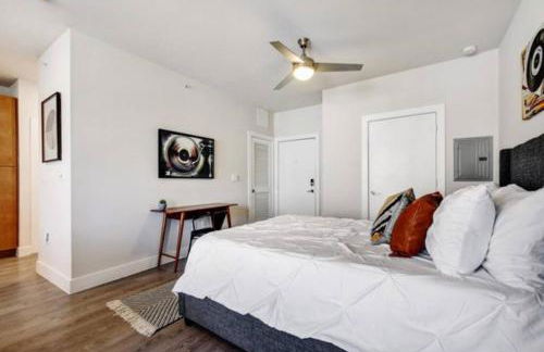 Luxurious Studio, Work from Home, Wifi, Riverwalk - Photo 11