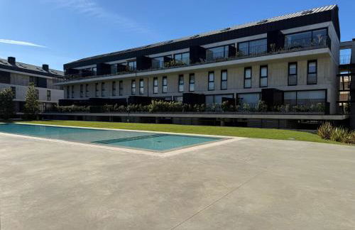 Riverside duplex by the sea with pool and balcony - Foto 25