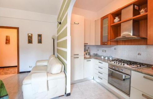 2 Bedroom Awesome Apartment In Genova - Foto 9