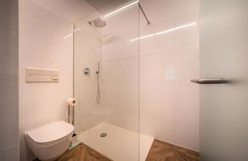 goldfinger + suites - Photo 56