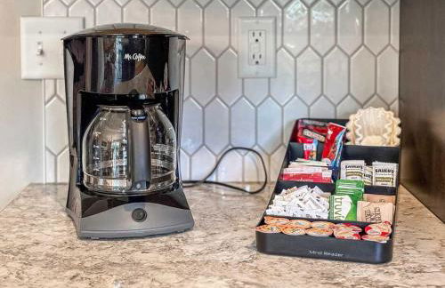 4BR 2BA Dog Friendly 3 Kings Walk to Lambeau - Foto 12