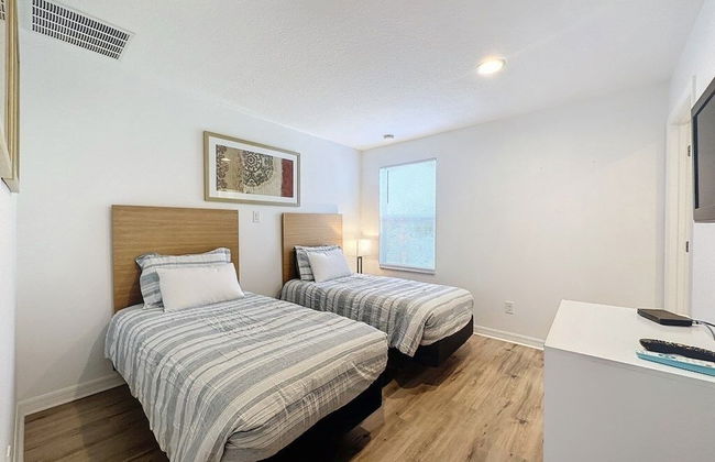 Amazing Townhouse Close To Disney 2 Bed 2.5 Bath 2 Bedroom Townhouse by RedAwning - Foto 5