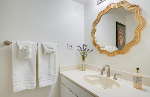 The White Elephant Inn Getaway with Pool and Hot Tub! - Foto 11