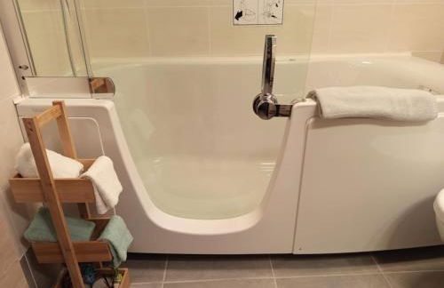 Cosy appartement RDC-terrasse et parking privé - Foto 20