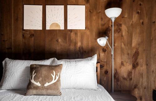 Vibrant Woodland Cabin Sanctuary near Great Cacapon River in West Virginia - Foto 26