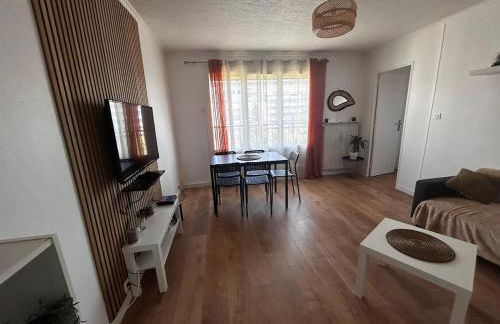 Large 3 bedroom cozy apartment - Foto 9