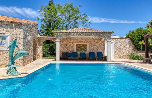 Golfinhos - MAGNIFICENT & SPACIOUS 5 BEDROOM VILLA - Foto 2