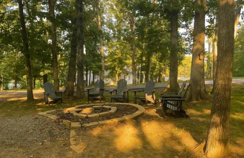 Luxury Lake House w Dock & Game Room - Photo 5