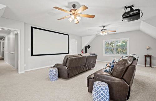 Hobbs Mill Ski Lodge Theater Games Dogs OK - Photo 1