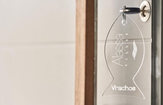 Beachfront Alassa Villas w Private Pools Complex - Foto 7