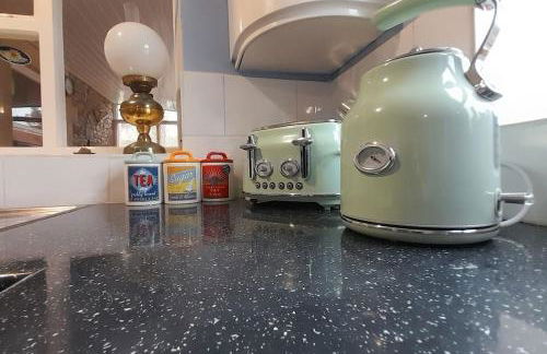 Quirky mid century themed holiday home - Photo 10