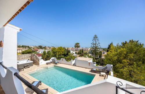 CoolHouses Algarve, Luz, 3 Bed villa, 1 bed studio, heated pool & jacuzzi, sea views, Casa Pequena - Foto 40