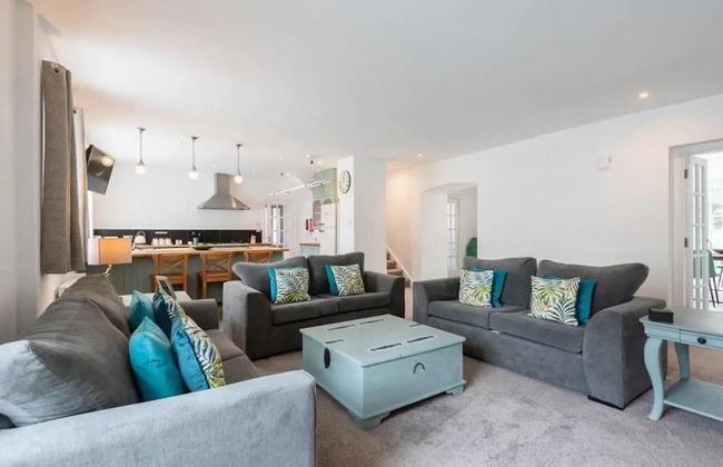 5 Bedrooms/sleeps 10-12/free Wifi & Parking/garden - Foto 16