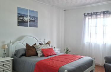 "Apartamentos do Farol" com vista para o mar - Foto 7