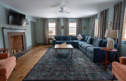 52-Acre Berkshires Farmhouse • Fire Pit Outdoor Dining Trails Copper Kettle Farm by AvantStay - Foto 6