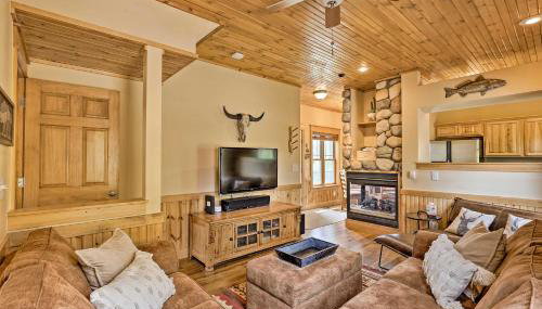 Fish, Hike and Ski Riverfront Granby Cabin! - Foto 2