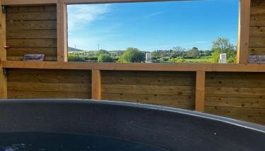 The Alpaca Farmhouse with hot tub and complimentary alpaca experience - Foto 3